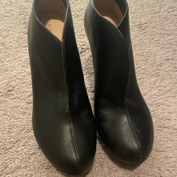 Heels - Picture 2 of 5